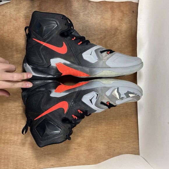 Nike LeBron 13 On Court Man Sport Shoes (807219-060) Men Size 14 Basketball main image 5